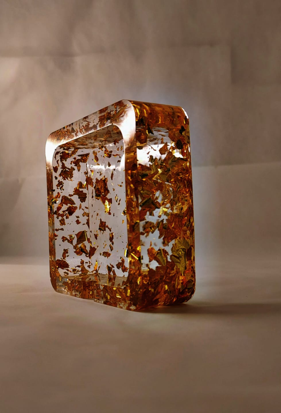 Golden Flake Square – Luxe Altın Varak Epoksi Kül Tablası