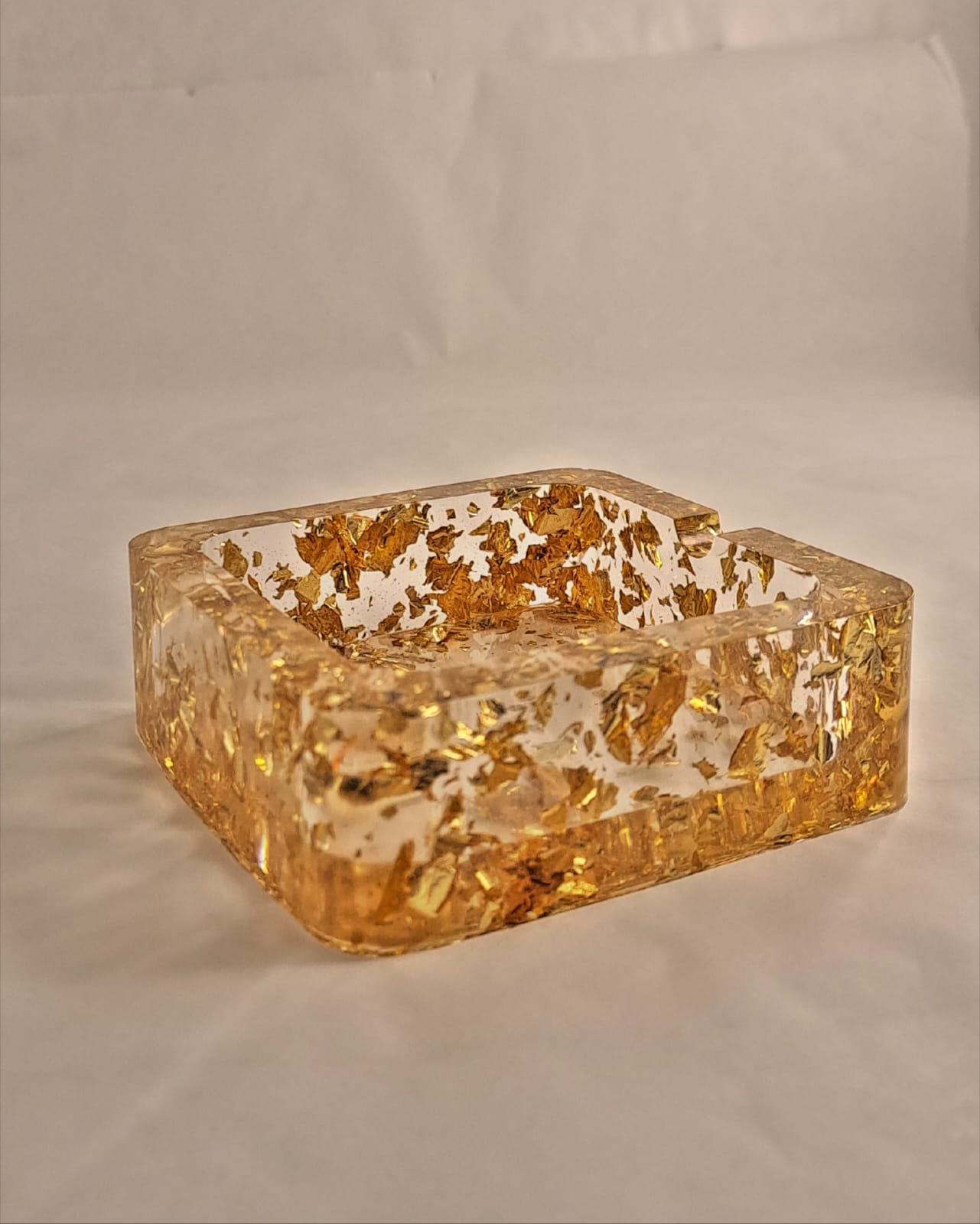 Golden Flake Square – Luxe Altın Varak Epoksi Kül Tablası